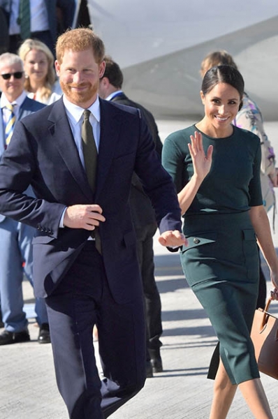 Первая официальная поездка молодоженов: принц Гарри и Меган Маркл прилетели в Ирландию