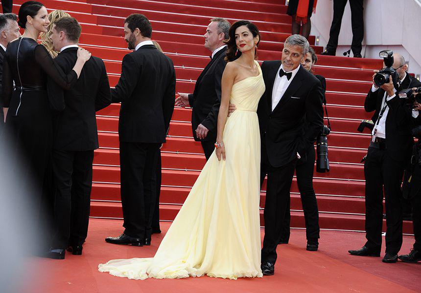 Нет — джинсам, да — каблукам: модные хитрости Амаль Клуни, которые вам стоит взять на заметку