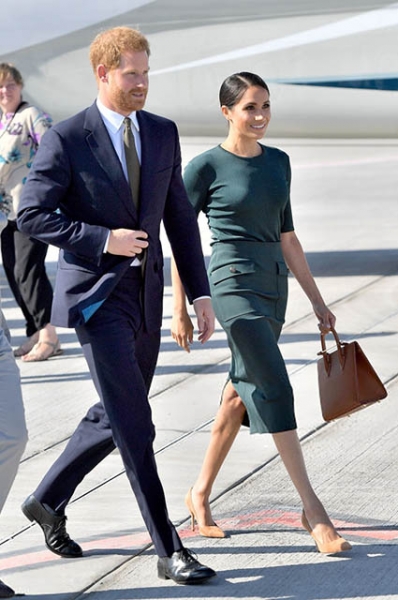 Первая официальная поездка молодоженов: принц Гарри и Меган Маркл прилетели в Ирландию