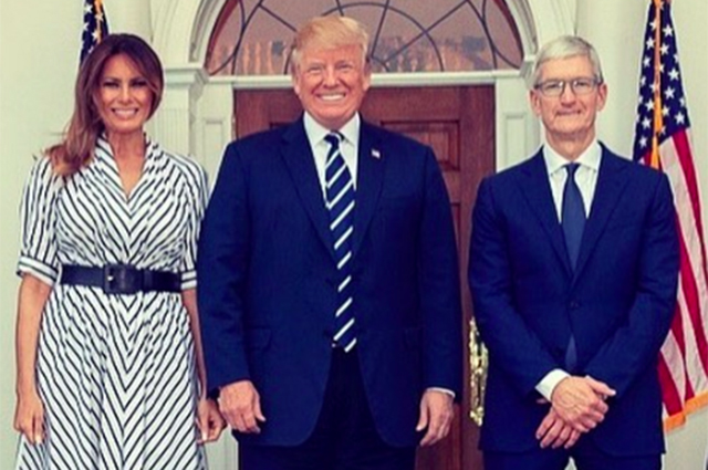 Дональд и Мелания Трамп встретились с главой компании Apple