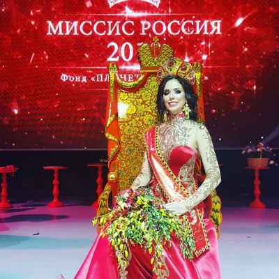 Полина Диброва вручила корону «Миссис Россия-2018» девушке из Твери